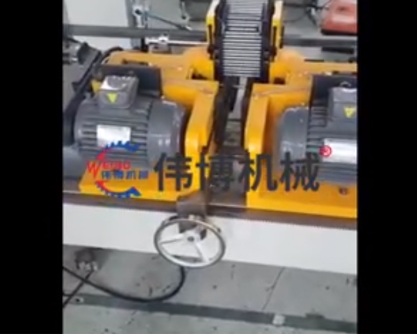 Automatic feeding chamfering machine